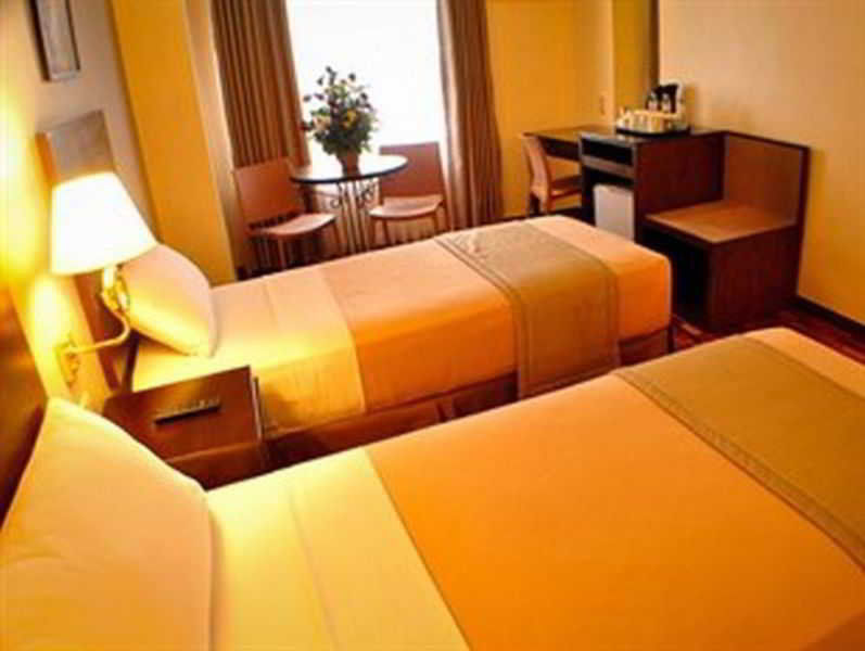 Fersal Hotel Kalayaan, Quezon City Zewnętrze zdjęcie
