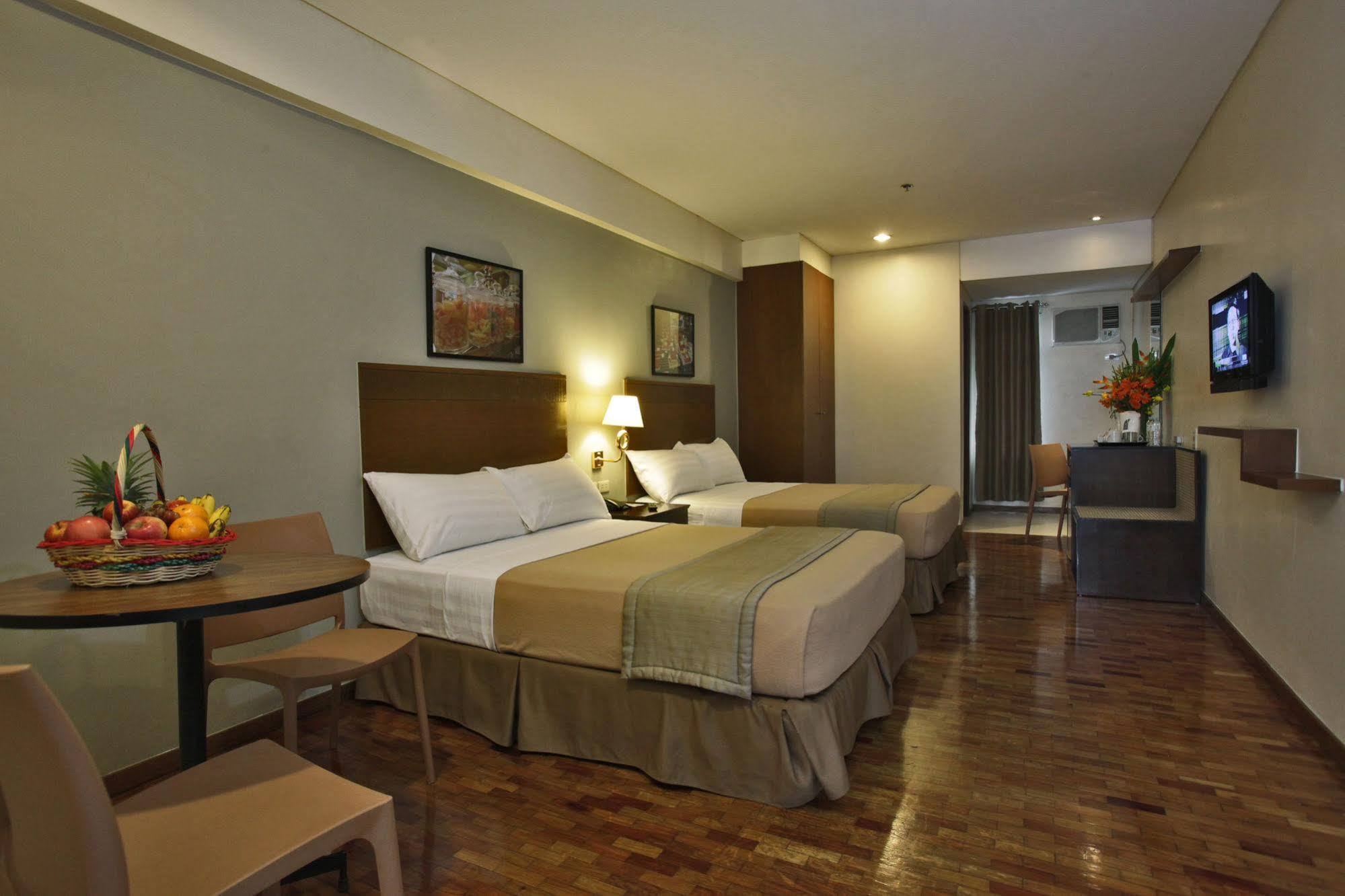 Fersal Hotel Kalayaan, Quezon City Zewnętrze zdjęcie